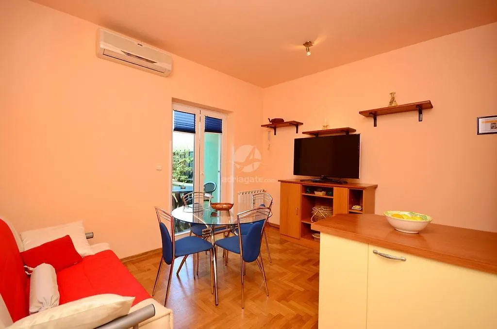 פולה Apartment Blazenka 0*,